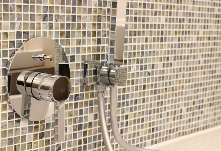 Badezimmerarmartur Badezimmerarmartur