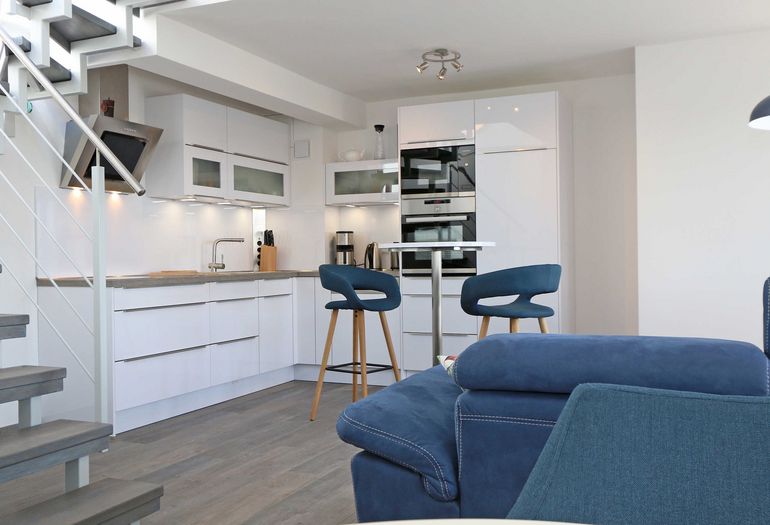 Küchenzeile mit allem was benötigt wird