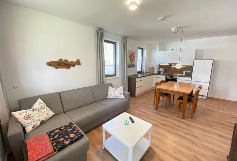 Wohnzimmer mit Esstisch