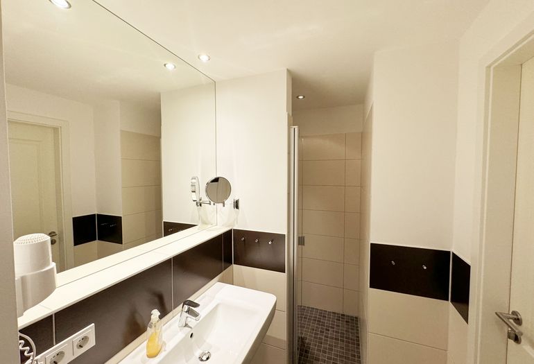 modernes Duschbad
