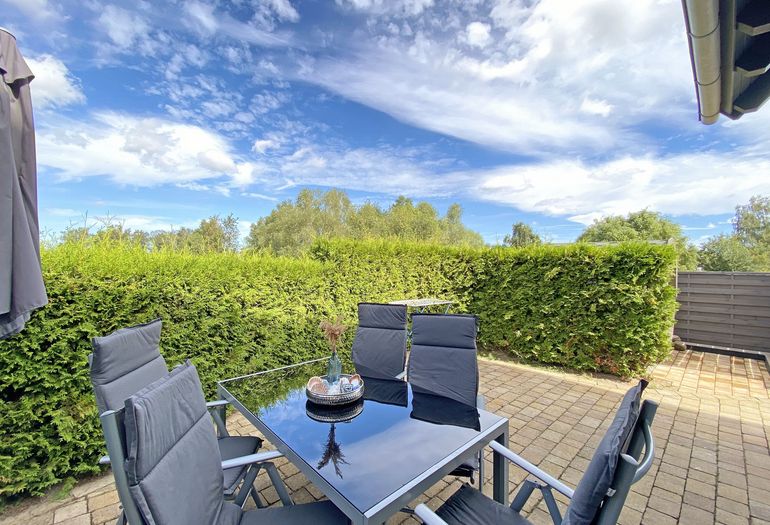 bestuhlte Westterrasse