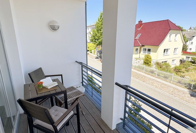 bestuhlter Balkon mit Aussicht bestuhlter Balkon mit Aussicht