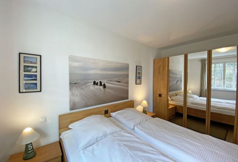 1. Schlafzimmer mit Kleiderschrank 1. Schlafzimmer mit Kleiderschrank