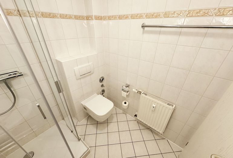 gefliestes Badezimmer gefliestes Badezimmer