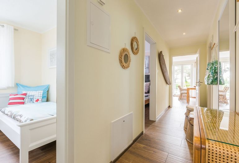 Flur mit Blick ins Kinderzimmer Flur mit Blick ins Kinderzimmer