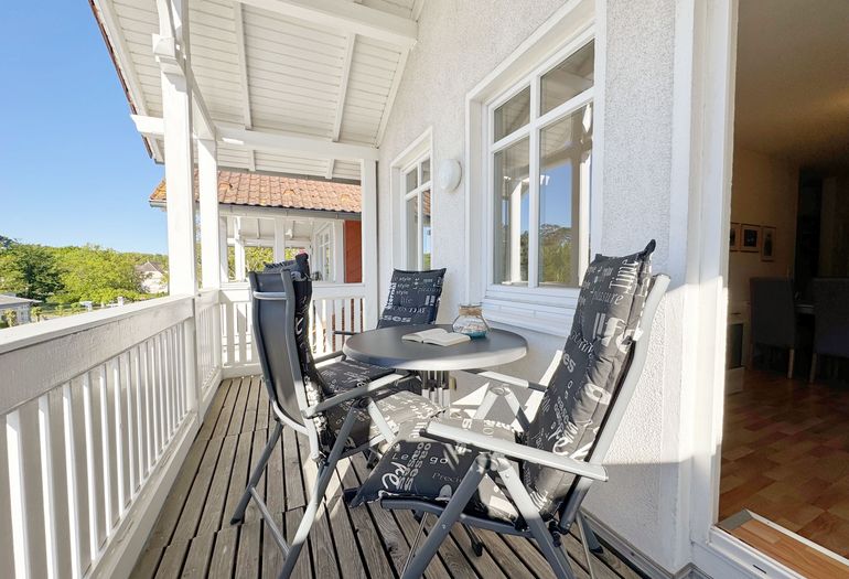 Balkon mit Bestuhlung