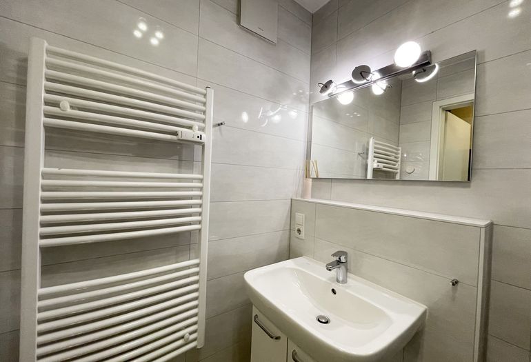 Badezimmer mit Dusche