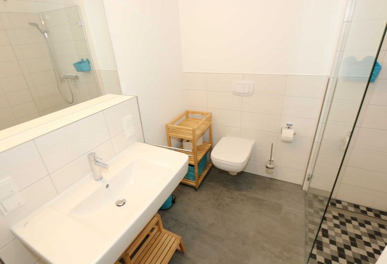 modernes Badezimmer modernes Badezimmer