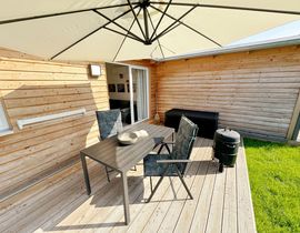 Bungalow 02 Fantasie mit Terrasse