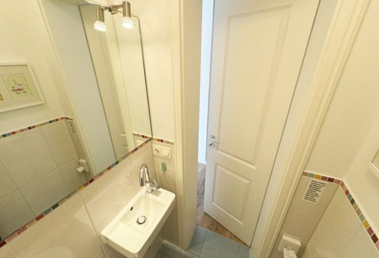 Gäste-WC mit Waschbecken Gäste-WC mit Waschbecken