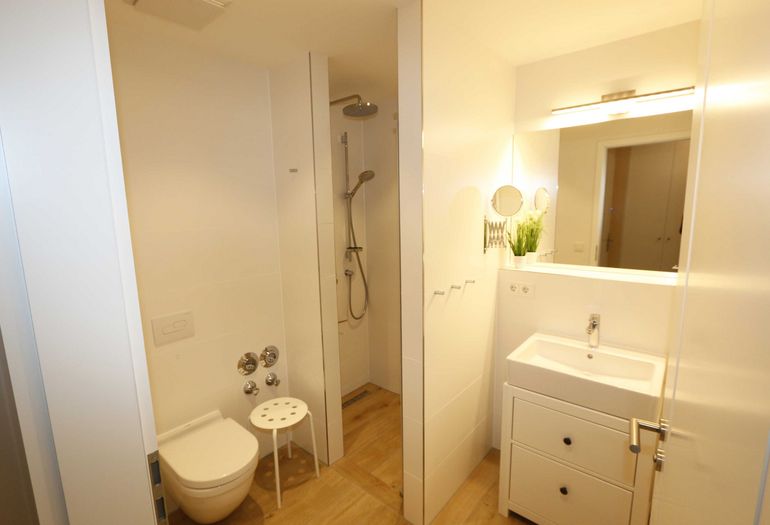 Badezimmer mit Dusche