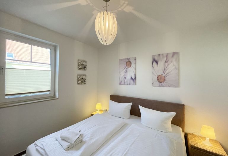 Schlafzimmer mit Doppelbett