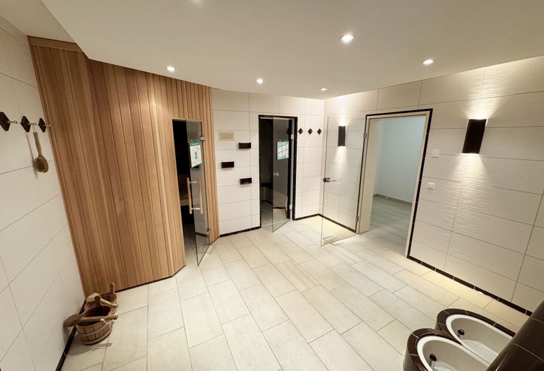Wellnessbereich im Untergeschoss des Hauses Wellnessbereich im Untergeschoss des Hauses