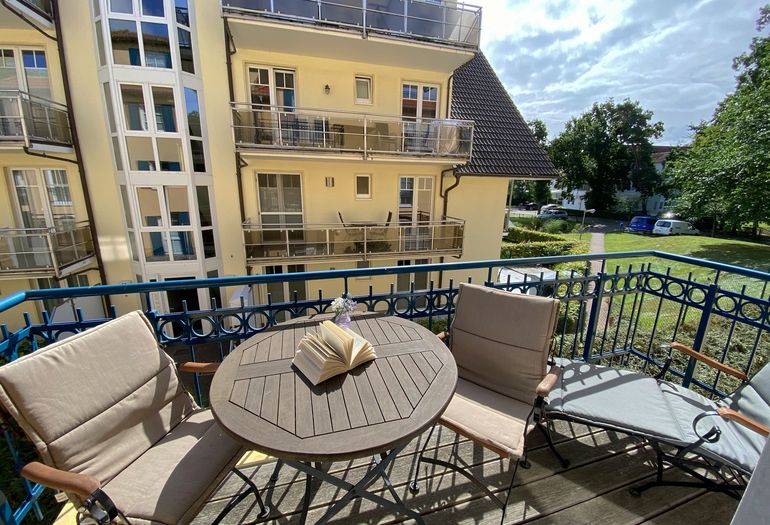 bestuhlter Balkon
