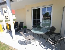 Ferienwohnung "Leon" Nr. 5 mit Terrasse Ferienwohnung "Leon" Nr. 5 mit Terrasse