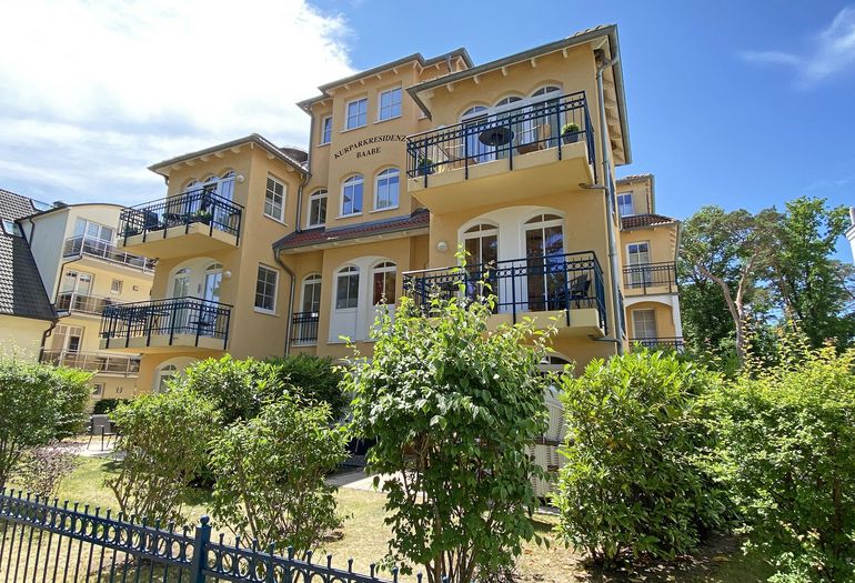 seitlicher Blick zur Kurparkresidenz