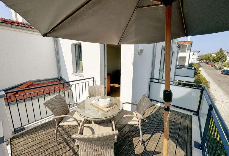 Villa Anni Whg. 04 Balkon mit Bestuhlung und Sonnenschirm Villa Anni Whg. 04 Balkon mit Bestuhlung und Sonnenschirm