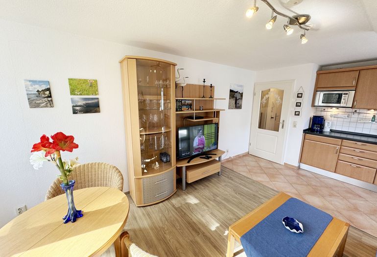 Wohnbereich mit Anrichte und TV Wohnbereich mit Anrichte und TV