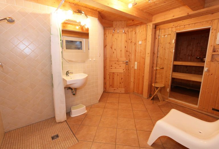 2. Duschbad mit Sauna 2. Duschbad mit Sauna