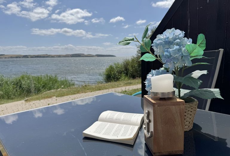 Terrasse mit Ausblick zum See