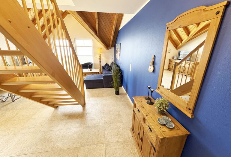 Eingangsbereich mit Garderobe Eingangsbereich mit Garderobe
