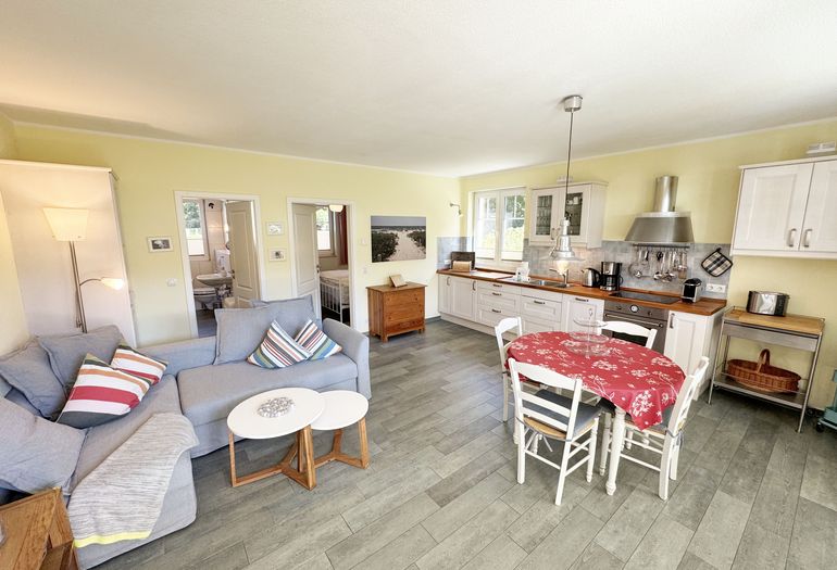 Wohnbereich mit gemütlicher Eckcouch