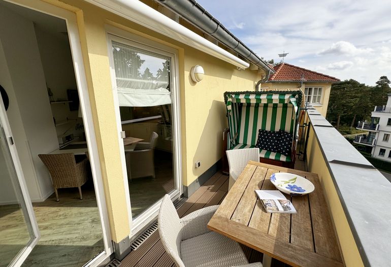 bestuhlte Dachterrasse vom Küchenbereich begehbar bestuhlte Dachterrasse vom Küchenbereich begehbar