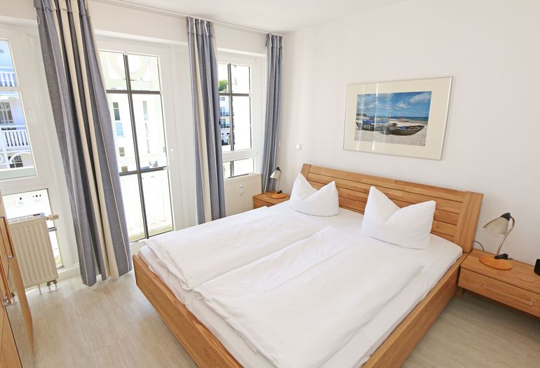 Schlafzimmer mit Doppelbett