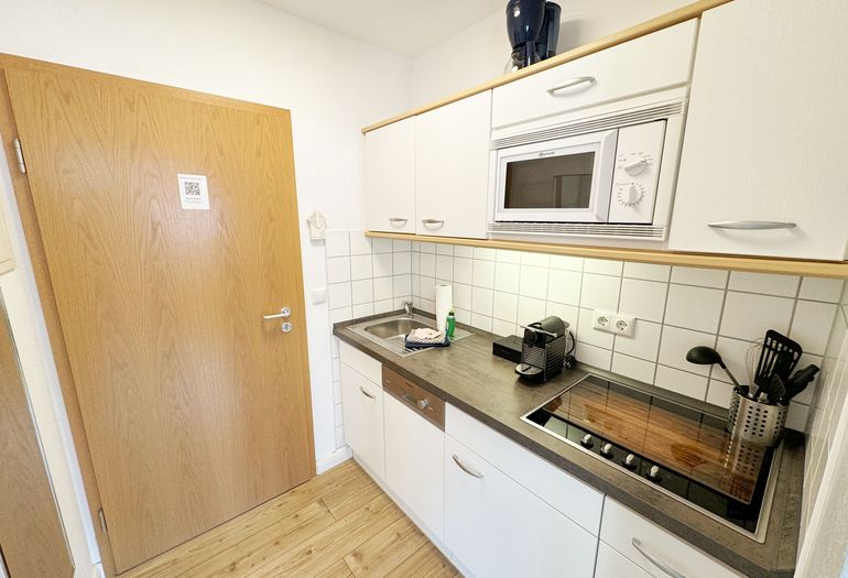 Küchenzeile mit Geschirrspüler