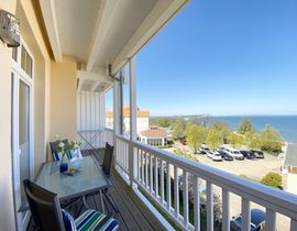 Villa Bergfrieden - Whg. 06 mit Balkon & Meerblick