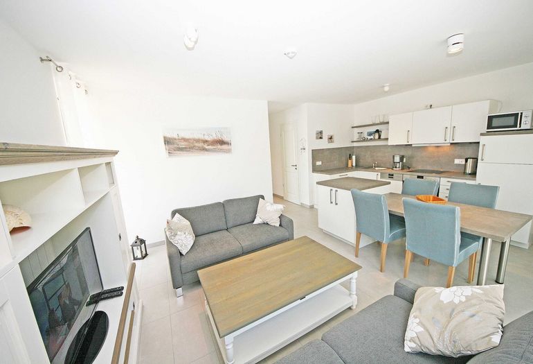 Wohnbereich mit angrenzender Küchenzeile Wohnbereich mit angrenzender Küchenzeile