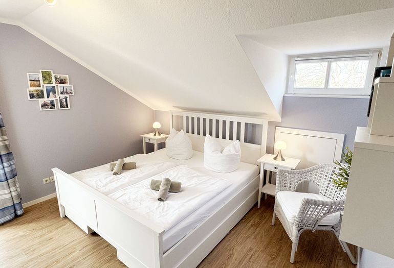 1. Schlafzimmer mit Doppelbett 1. Schlafzimmer mit Doppelbett