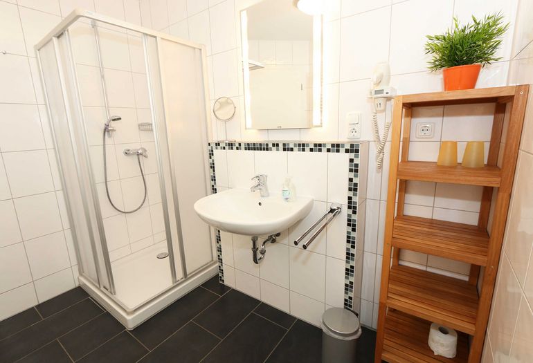 Badezimmer mit Waschbecken Badezimmer mit Waschbecken