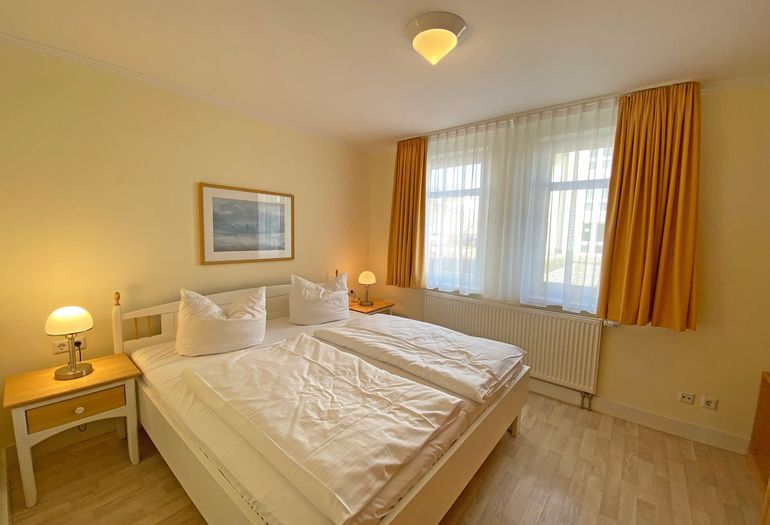 1. Schlafzimmer mit Doppelbett 1. Schlafzimmer mit Doppelbett