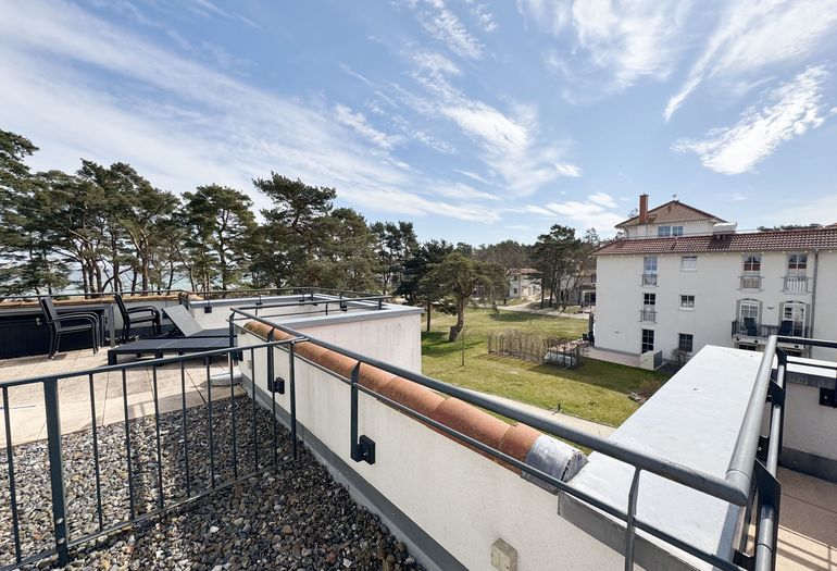 bestuhlte Dachterrasse Wohnung 2.12 mit Meerblick