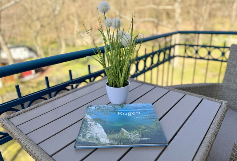 Ein Balkon lädt zum Verweilen ein
