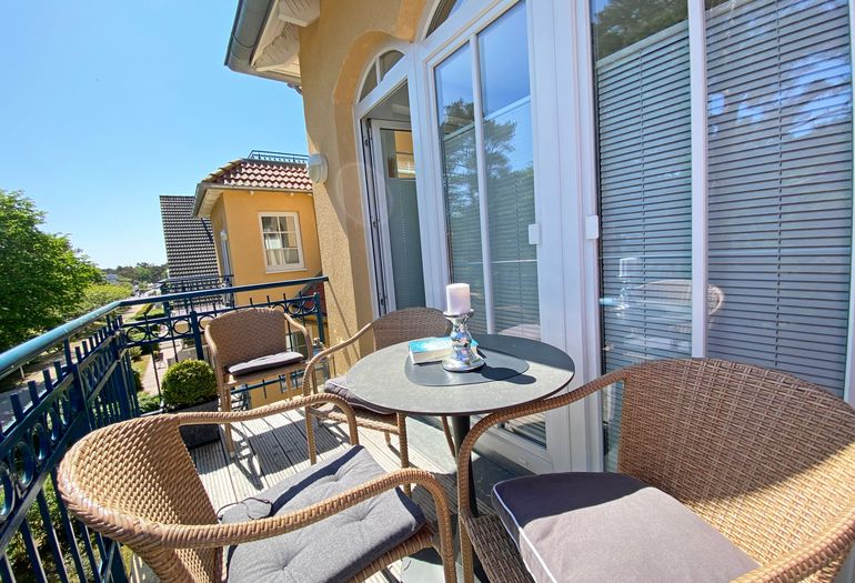 bestuhlter Balkon