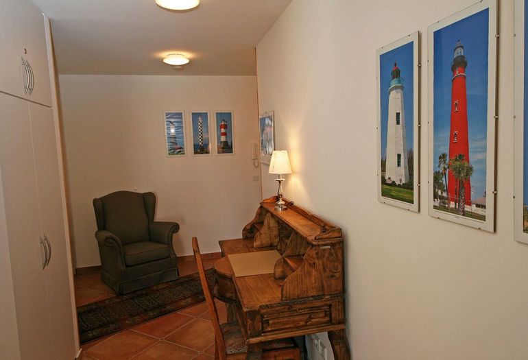 Eingangsbereich mit Lesesessel