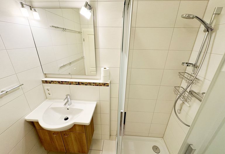 Badezimmer mit Waschplatz