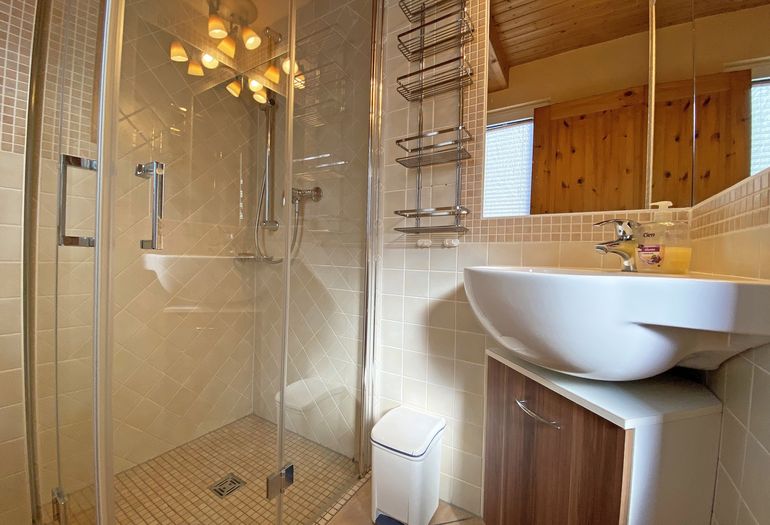 Badezimmer unten Badezimmer unten