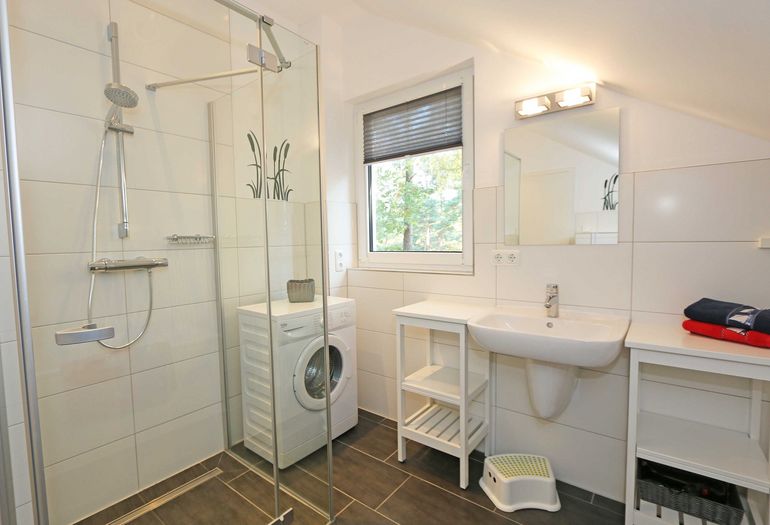 Badezimmer mit Waschmaschine