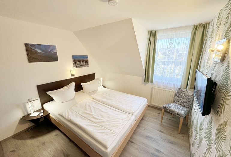 großzügiges 1. Schlafzimmer