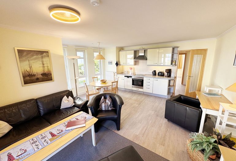 Wohnzimmer mit gemütlicher Couch Wohnzimmer mit gemütlicher Couch