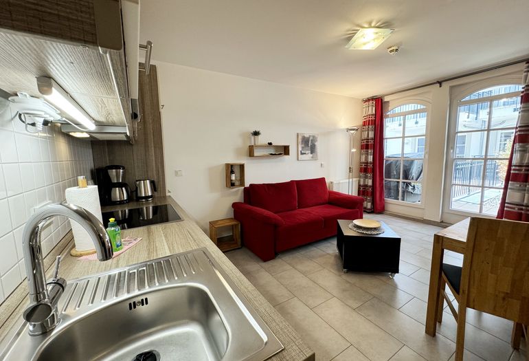 Haus Meeresblick WE A 1.10 Wohnzimmer mit gemütlicher Couch Haus Meeresblick WE A 1.10 Wohnzimmer mit gemütlicher Couch