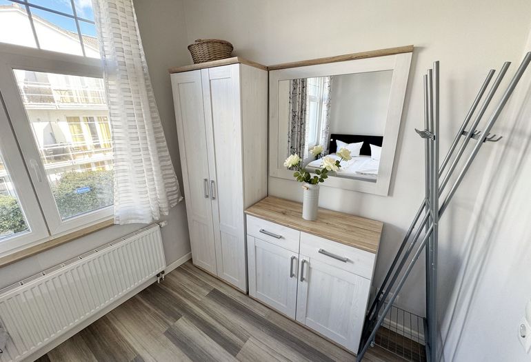 Schlafzimmer mit Sideboard