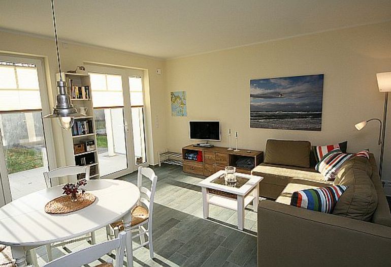 Ferienwohnung "Ostseerausch" Nr. 01 mit Terrasse Ferienwohnung "Ostseerausch" Nr. 01 mit Terrasse