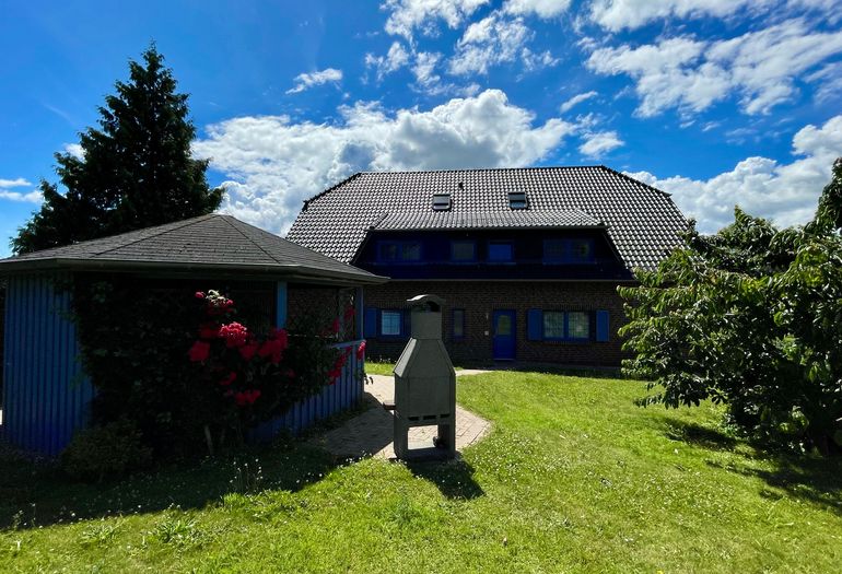 Gemeinschaftspavillon mit Zugang zum Haus 2