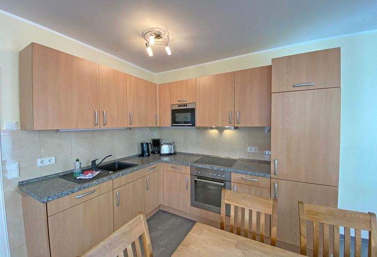 Küchenzeile mit Kaffeemaschine