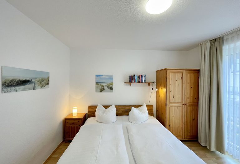 Schlafzimmer mit Doppelbett