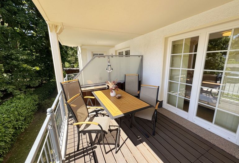bestuhlter Balkon